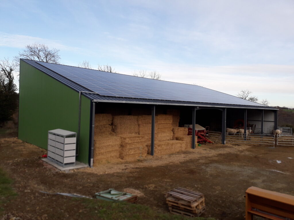 Bâtiment à fourrage et d'élévage