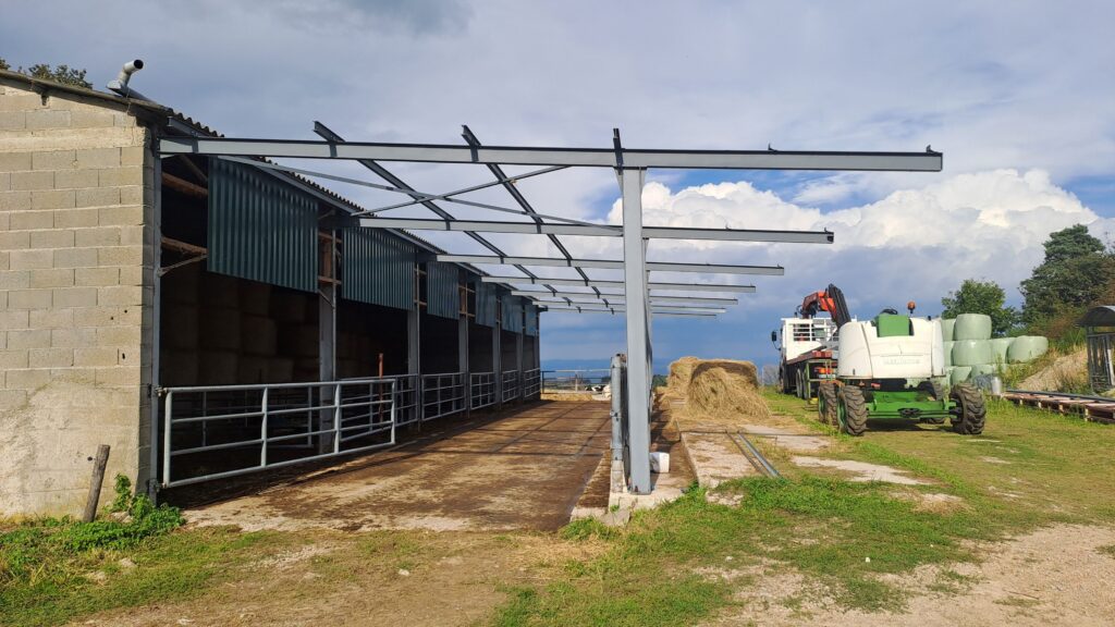 Auvent métallique agricole