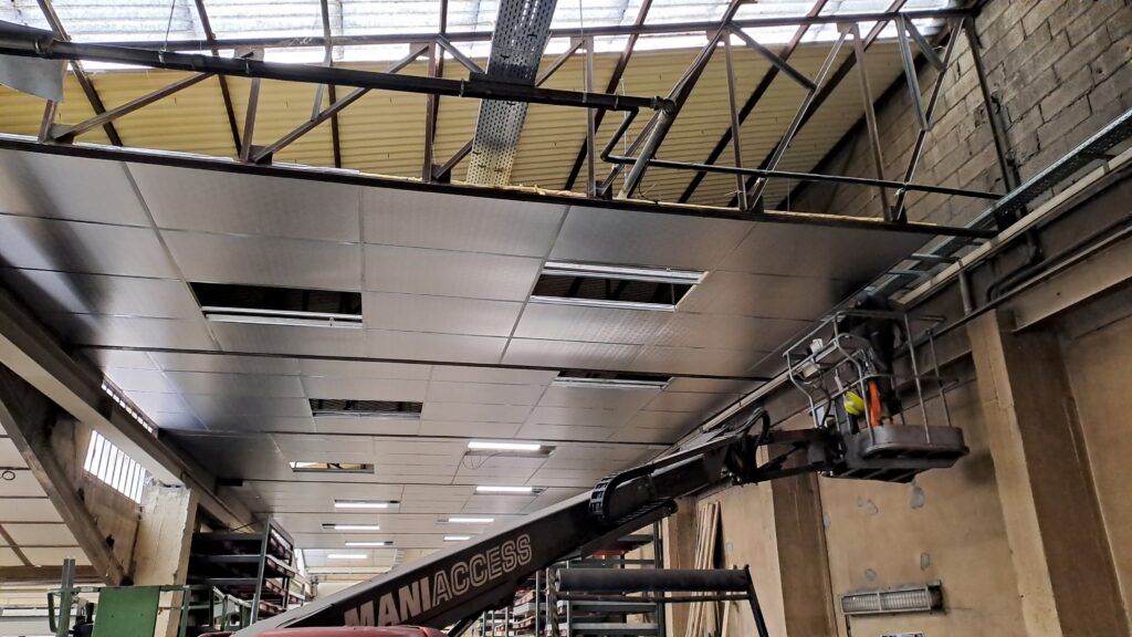Panneau pour isolation thermo-acoustique